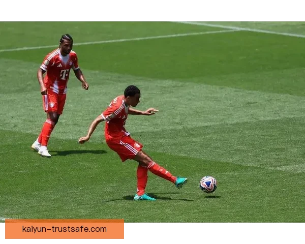 穆西亚拉持续展现出色适应能力，成为多位置战术部署的关键选择