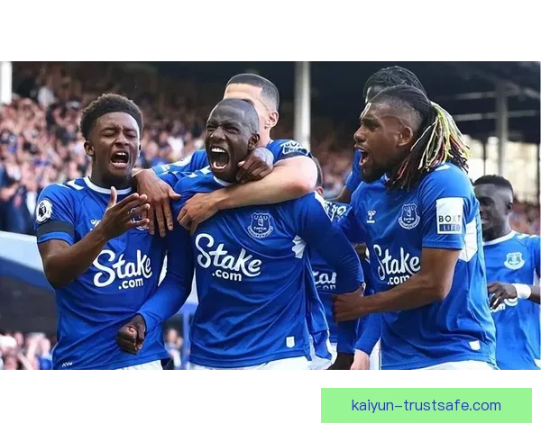 Rodri 在场上对年轻队友的指导表现稳健，助力球队青训发展。