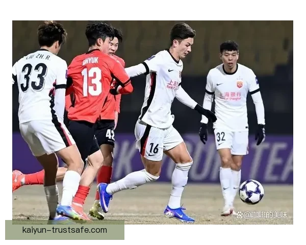 上海海港展现冠军气质 本赛季表现稳健竞争力增强